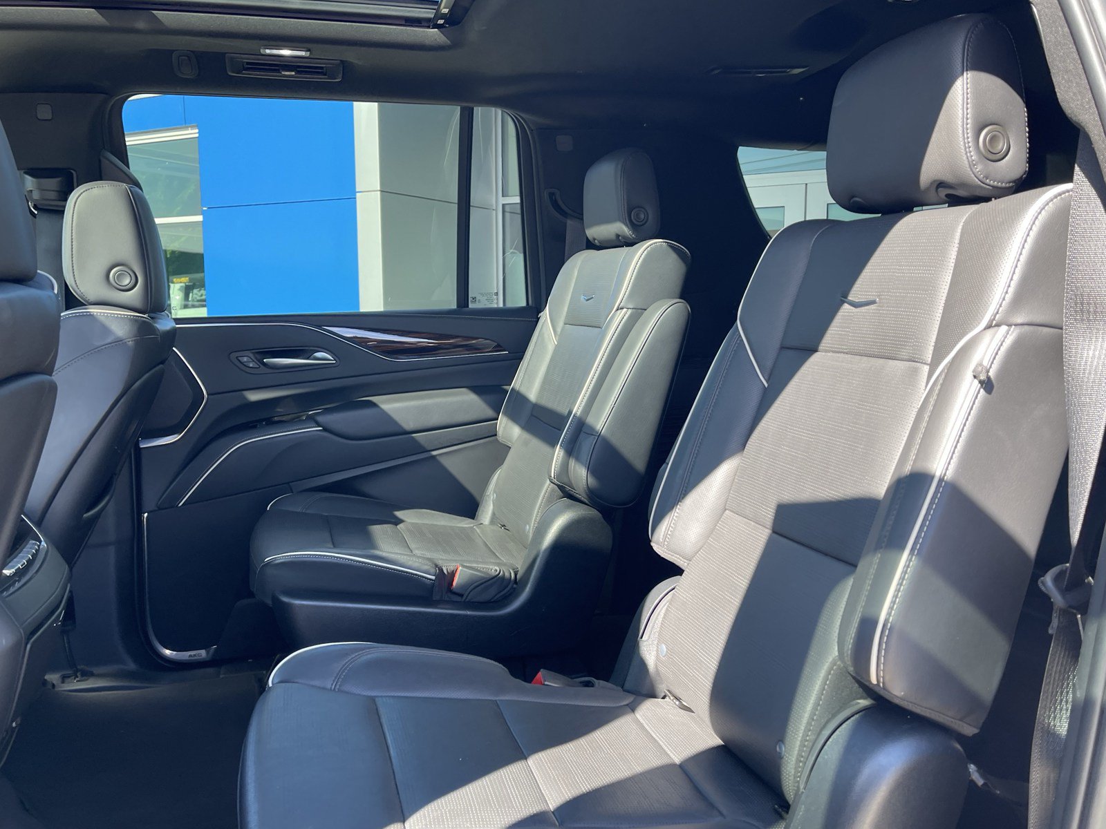 Used 2023 Cadillac Escalade ESV Premium Luxury AWD/4WD image 15
