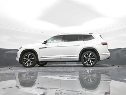 Used 2025 Volkswagen Atlas SEL Premium R-Line image 40