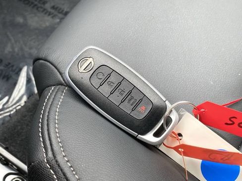 Used 2025 Nissan Rogue SL image 26