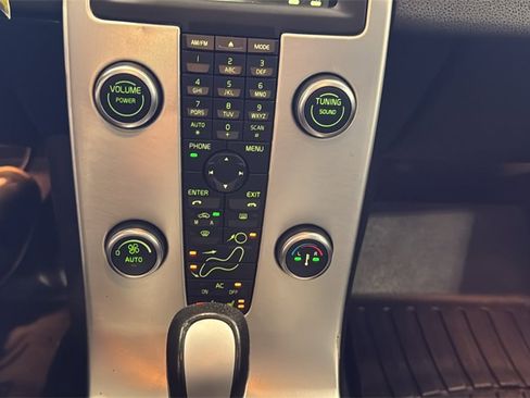 Used 2011 Volvo C30 T5 w/ Preferred Pkg image 22