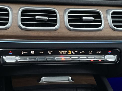 Certified 2025 Mercedes-Benz GLE 450 4MATIC image 32