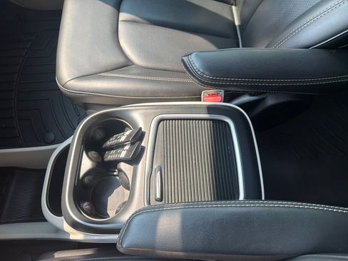Used 2023 Chrysler Pacifica Touring-L w/ Uconnect Theater Family Group AWD/4WD image 26