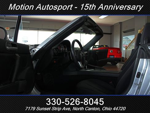 Used 2006 MAZDA MX-5 Miata Sport RWD image 19