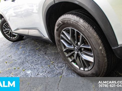 Used 2024 Nissan Rogue S FWD image 14