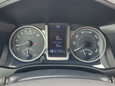 Used 2018 Toyota Tacoma SR5 image 19