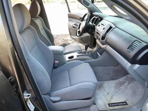 Used 2009 Toyota Tacoma PreRunner image 16