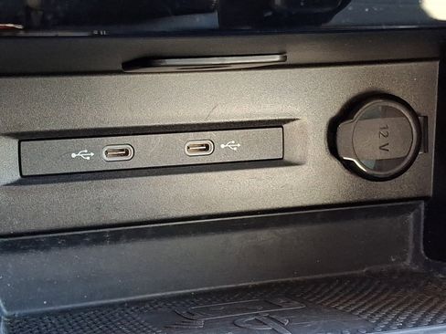 Used 2024 Volkswagen Taos SE image 24