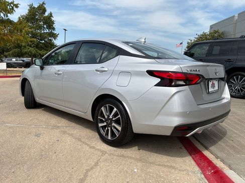 Used 2025 Nissan Versa SV FWD image 8