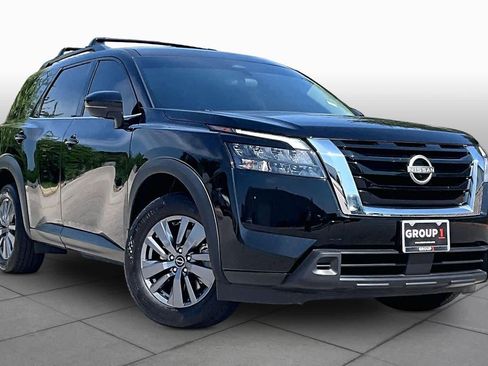 Used 2025 Nissan Pathfinder SV FWD image 3