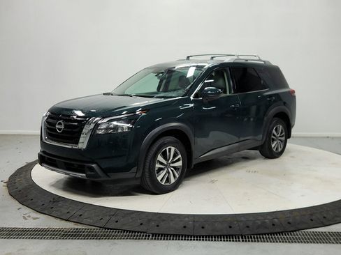 Used 2025 Nissan Pathfinder SL AWD/4WD image 4
