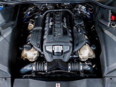 Used 2015 Porsche Cayenne Turbo image 10