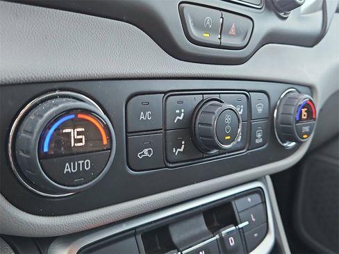 Used 2024 GMC Terrain SLE w/ Driver Convenience Package image 25