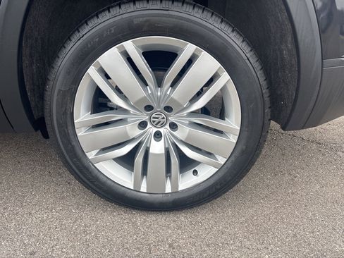 Used 2020 Volkswagen Atlas SE w/ Panoramic Sunroof Package image 2