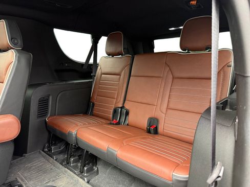 Used 2023 GMC Yukon XL Denali Ultimate AWD/4WD image 11