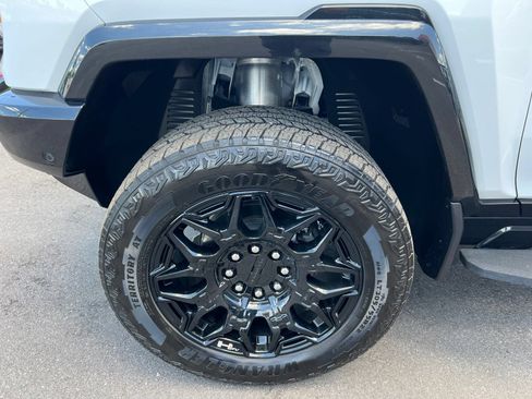 Used 2025 GMC Hummer EV 2X AWD/4WD image 17