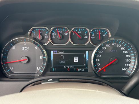 Used 2020 Chevrolet Suburban LT RWD image 28