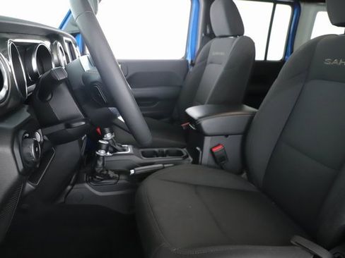 Used 2023 Jeep Wrangler Sahara image 16
