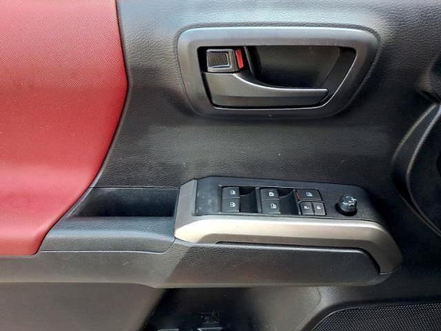 Used 2021 Toyota Tacoma SR5 AWD/4WD image 13