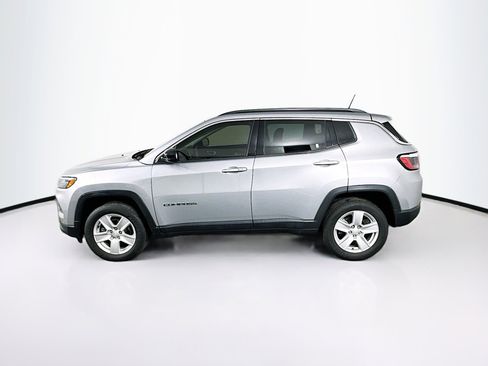 Used 2022 Jeep Compass Latitude image 4