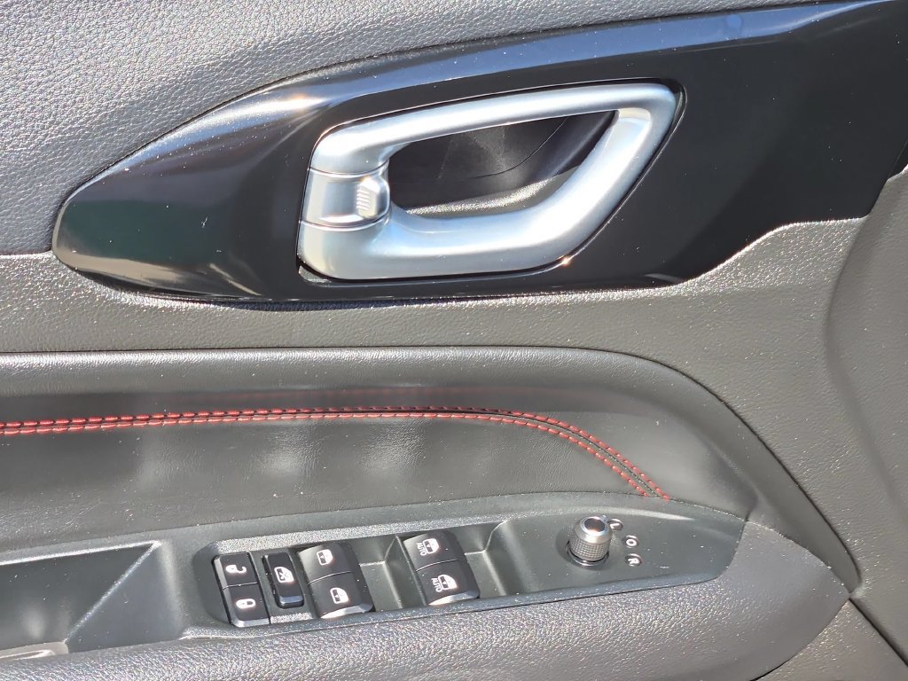 Used 2025 Jeep Compass Trailhawk AWD/4WD image 15