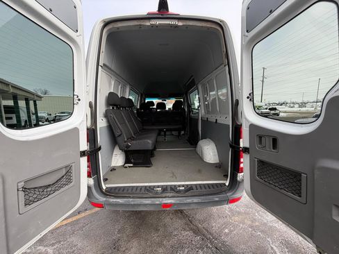 Used 2016 Freightliner Sprinter 2500 RWD image 10