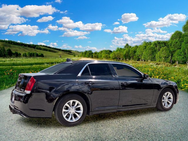Used 2015 Chrysler 300 Limited RWD image 6