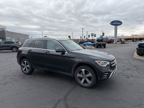 Used 2022 Mercedes-Benz GLC 300 4MATIC image 4