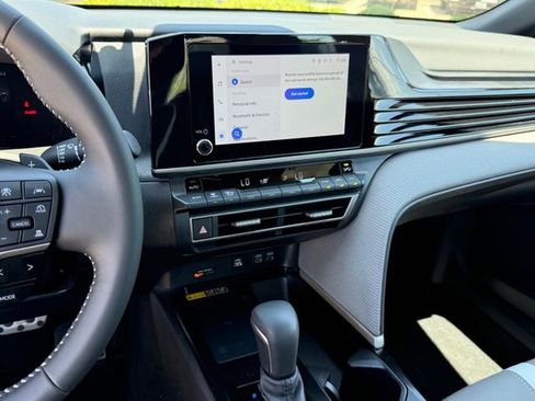 Used 2025 Toyota Camry SE w/ Convenience Package FWD image 18