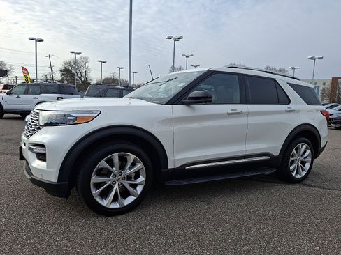 Certified 2023 Ford Explorer Platinum w/ Technology Package image 5