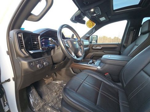 Used 2024 Chevrolet Silverado 3500 High Country image 9