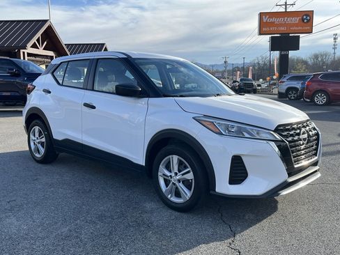 Used 2023 Nissan Kicks S image 1