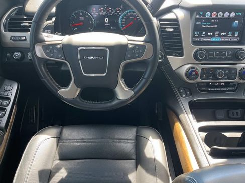 Used 2019 GMC Yukon Denali w/ Denali Ultimate Package AWD/4WD image 13