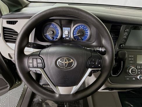 Certified 2020 Toyota Sienna L image 19