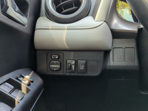 Used 2018 Toyota RAV4 XLE AWD/4WD image 26