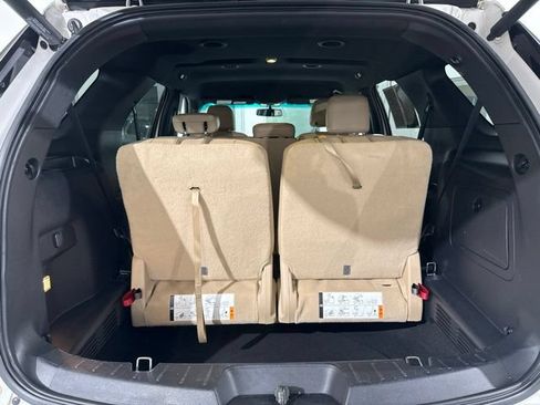 Used 2016 Ford Explorer XLT w/ Equipment Group 202A FWD image 11