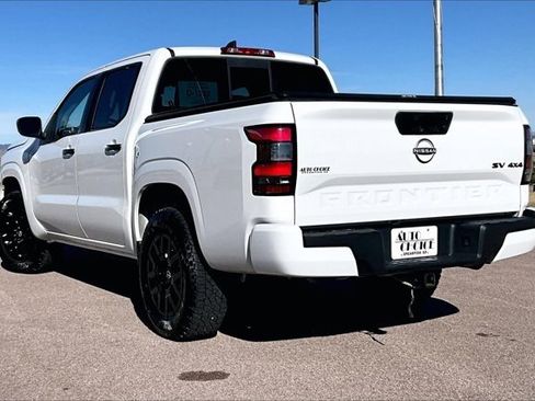 Used 2022 Nissan Frontier SV image 4