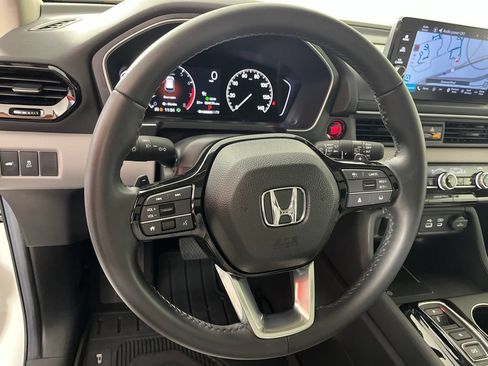 Certified 2025 Honda Pilot Touring image 34