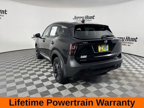 Used 2025 Nissan Kicks SR w/ SR Premium Package image 9