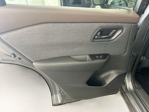 Used 2023 Nissan Rogue S AWD/4WD image 26
