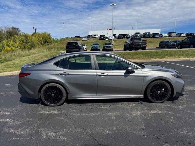 Used 2025 Toyota Camry SE FWD image 2
