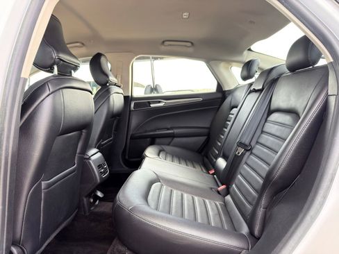 Used 2018 Ford Fusion SE w/ Equipment Group 602A FWD image 17