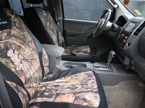 Used 2017 Nissan Frontier SV w/ SV Value Truck Package RWD image 9
