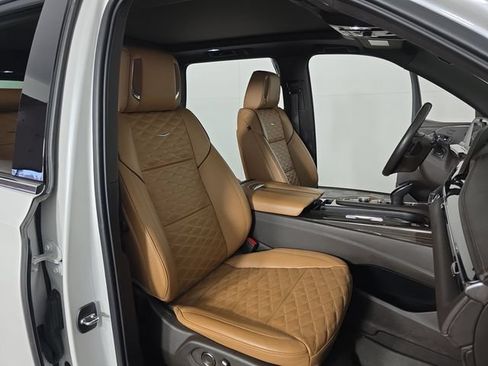 Used 2021 Cadillac Escalade Premium Luxury w/ Driver Assist Tech Package AWD/4WD image 23