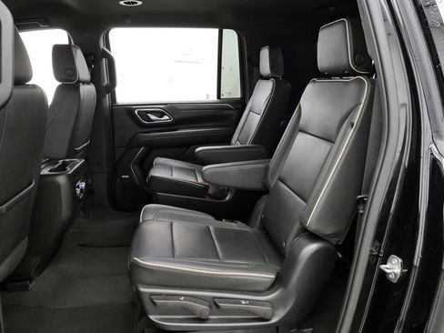 Used 2023 GMC Yukon XL SLT w/ SLT Luxury Package AWD/4WD image 16