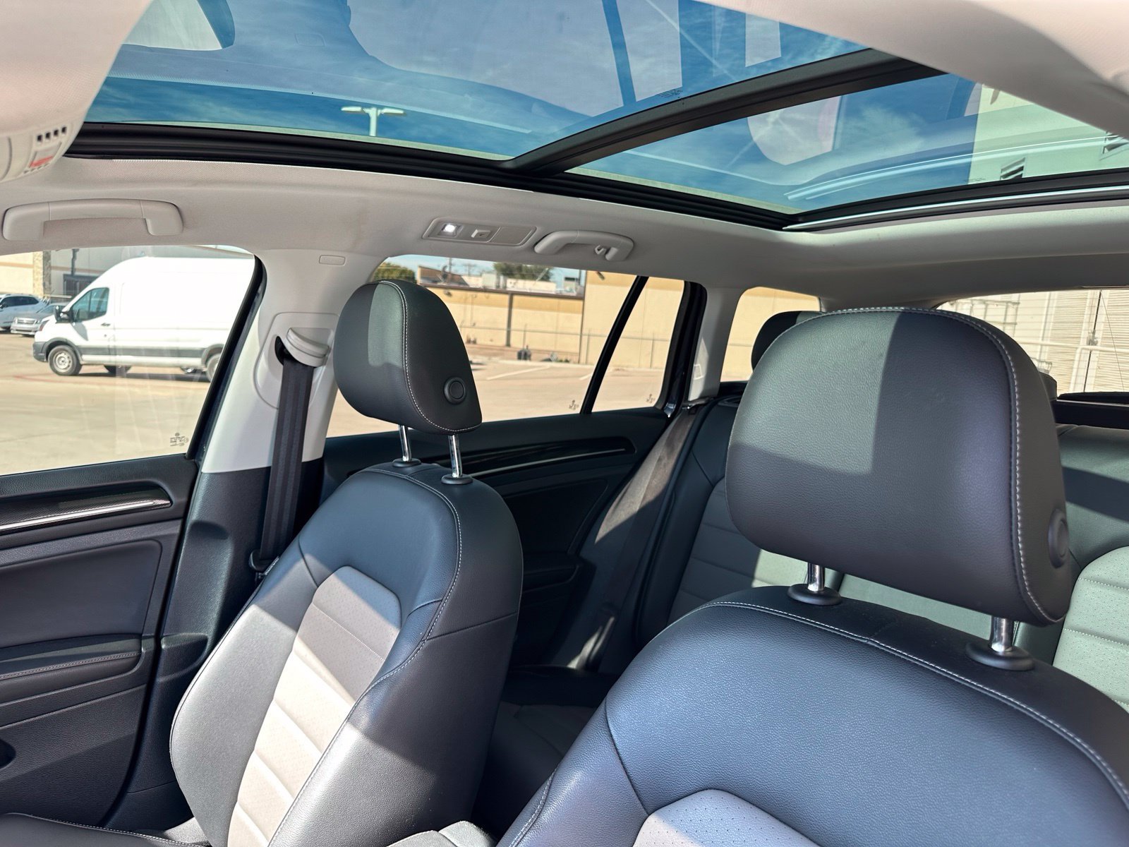 Used 2017 Volkswagen Golf SEL FWD image 14