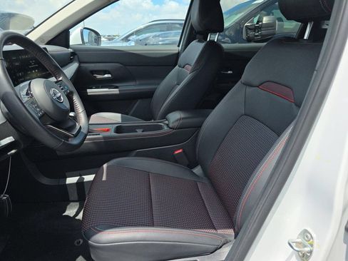 Used 2025 Nissan Kicks SR FWD image 21