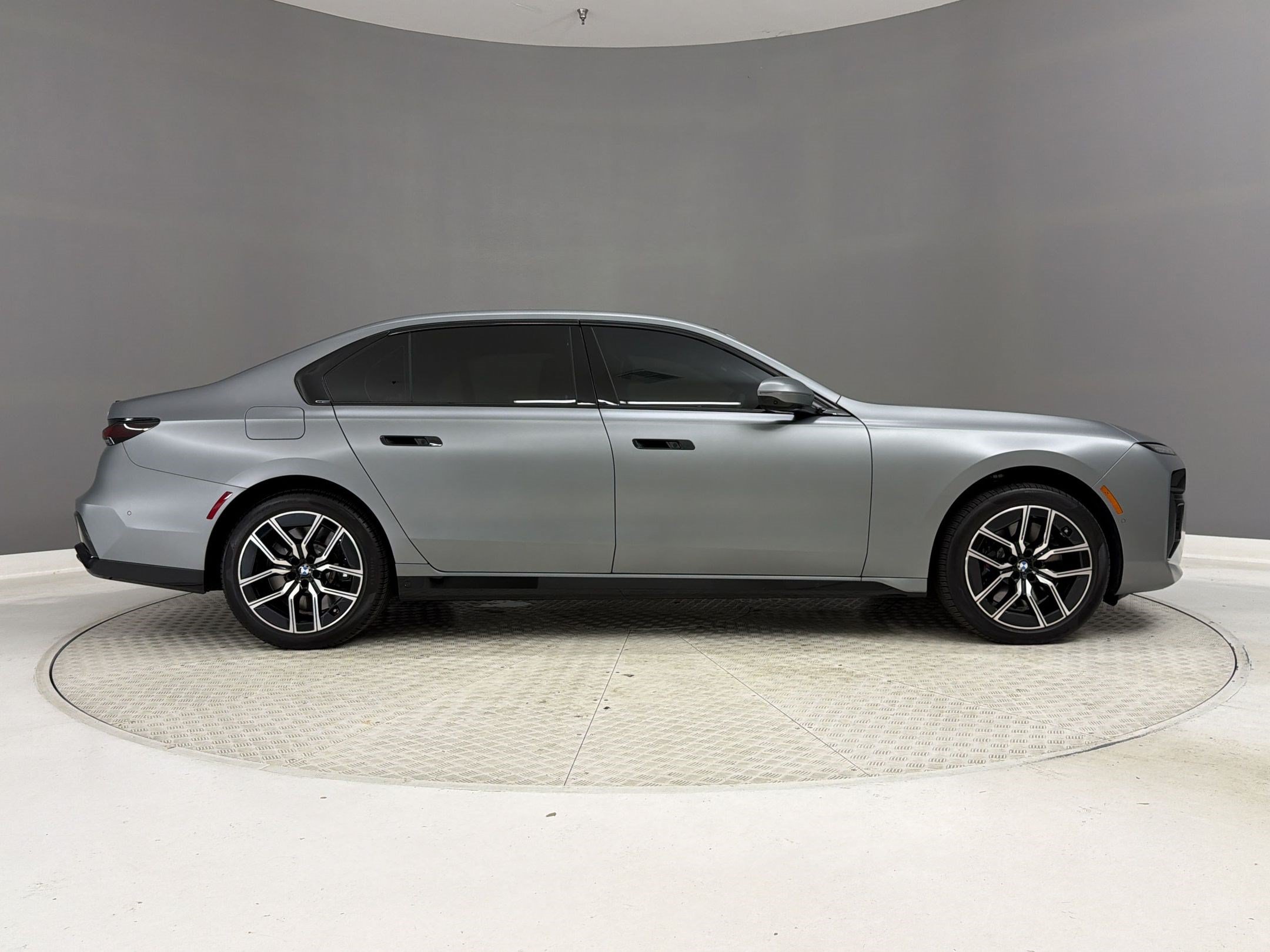 Certified 2024 BMW 760i xDrive w/ Executive Package AWD/4WD image 8