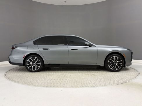 Certified 2024 BMW 760i xDrive w/ Executive Package AWD/4WD image 8