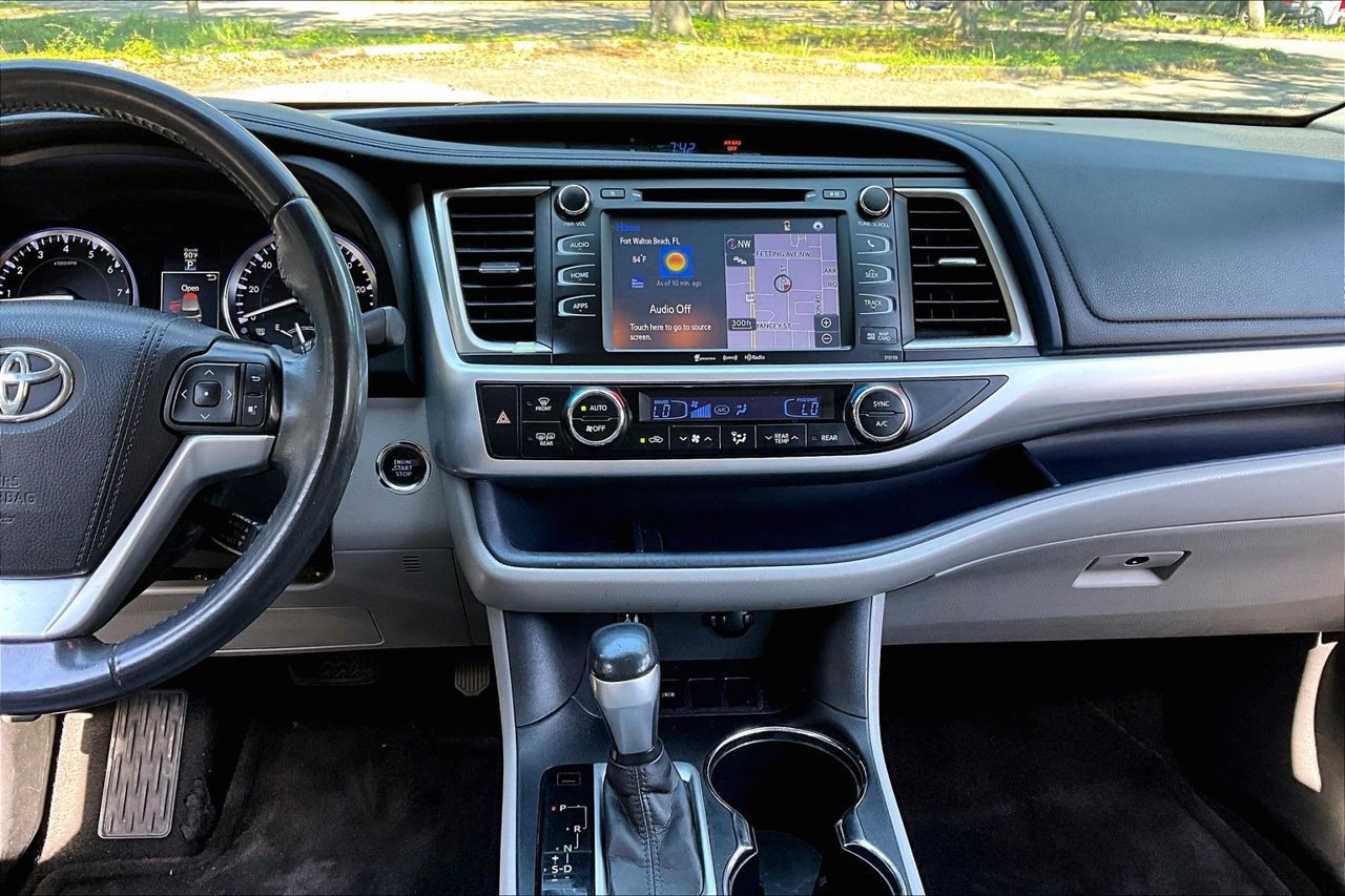 Used 2016 Toyota Highlander XLE FWD image 9