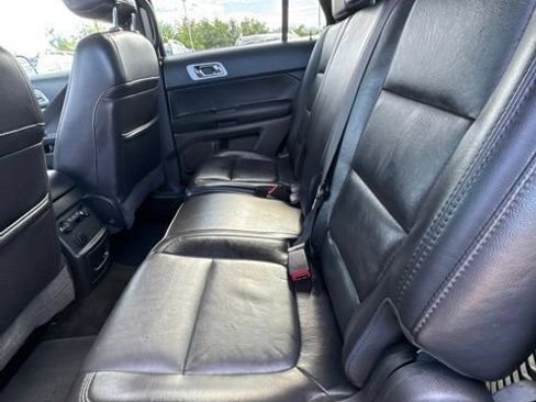 Used 2015 Ford Explorer XLT w/ Equipment Group 202B AWD/4WD image 18
